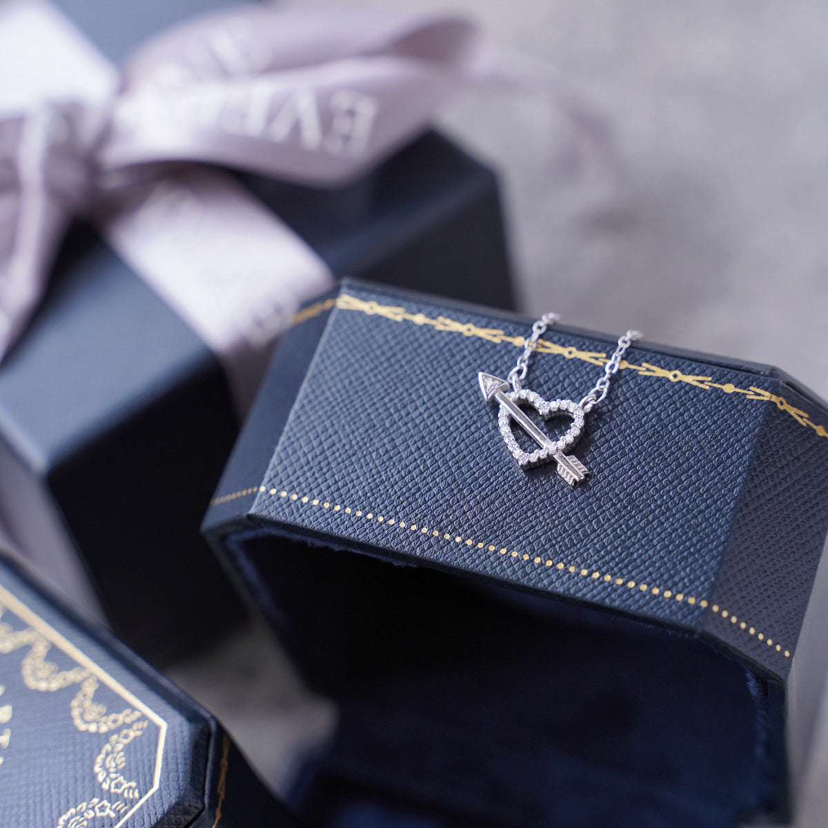 925 Silver Cupid's Arrow Necklace with Zirconia - Heart-Piercing Sparkle.